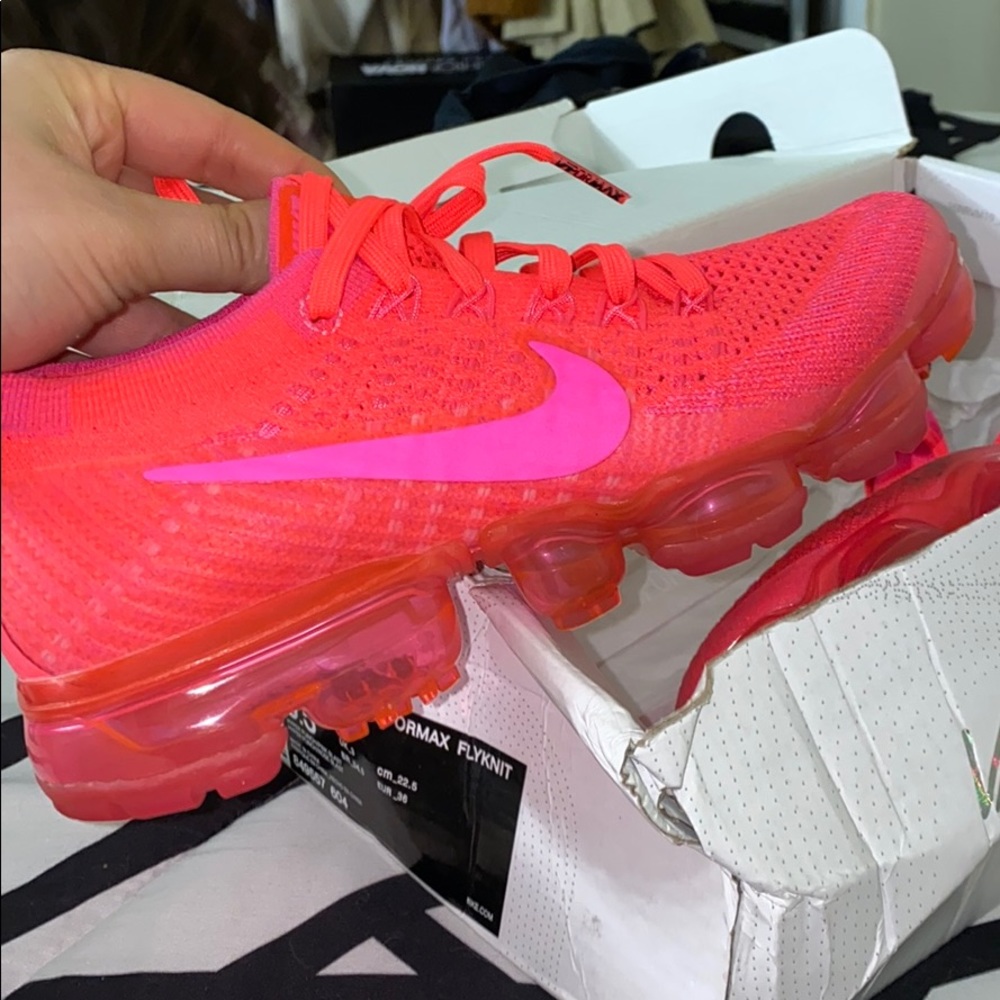 RARE NIKE HYPER PUNCH VAPORMAX AUTHENTIC.